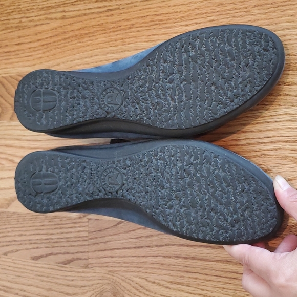 Mephisto Women's Size 8 Suede Flats Shoes - Picture 7 of 9
